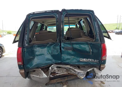 1996 Chevrolet Tahoe K1500 из США, поврежденный, VIN 1GNEK13R4TJ421208